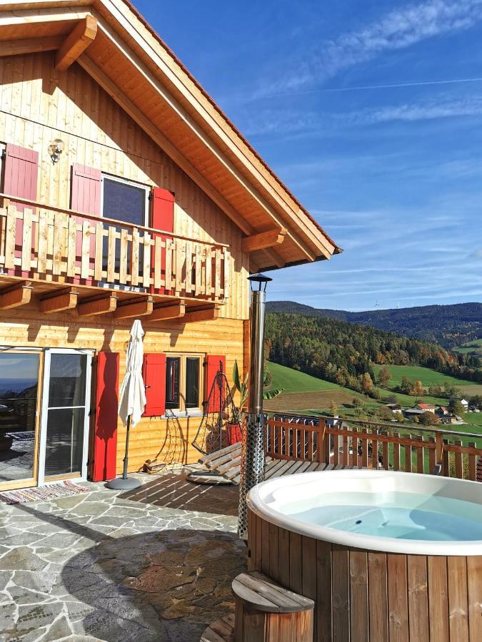 Bergchalet Am Waldrand - Pool, Sauna & Kamin Pöllauberg Buitenkant foto
